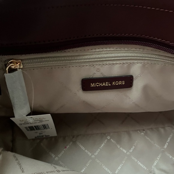 NWT Michael Kors LG Chain Shoulder Tote - Picture 6 of 10